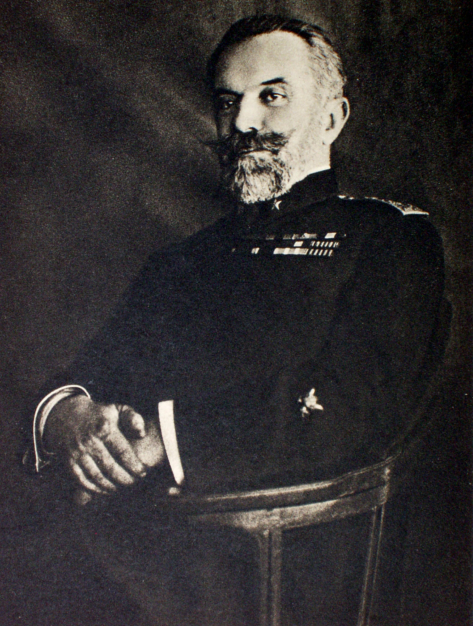 Na čelu talijanske vojne uprave u Dalmaciji bio je viceadmiral Enrico Millo, „upravitelj Dalmacije, dalmatinskih i korčulanskih otoka“. Izvor: Ezio Maria Gray, La Dalmazia, Novara, 1942., bez ozn. br. str.