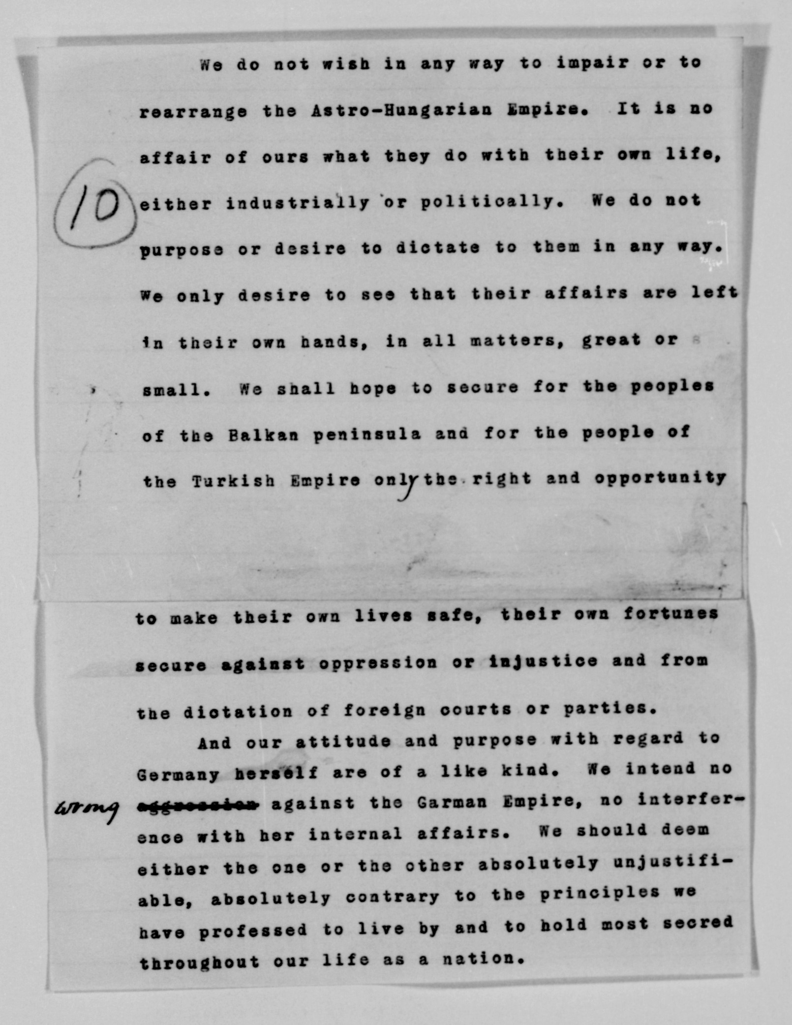 Kartice s tekstom obraćanja predsjednika SAD-a Wilsona zastupnicima u Kongresu od 4. prosinca 1917. godine, u kojem je objavio rat Austro-Ugarskoj i naveo da američka želja nije narušiti ili preurediti Austro-Ugarsku. Izvor: Wilson, Woodrow. Woodrow Wilson Papers: Series 7: Speeches, Writings, and Academic Material, -1923; Subseries B: Messages to Congress, 1913 to 1921; Apr. 7-1918, May 27. Manuscript/Mixed Material. https://www.loc.gov/item/mss4602900769/